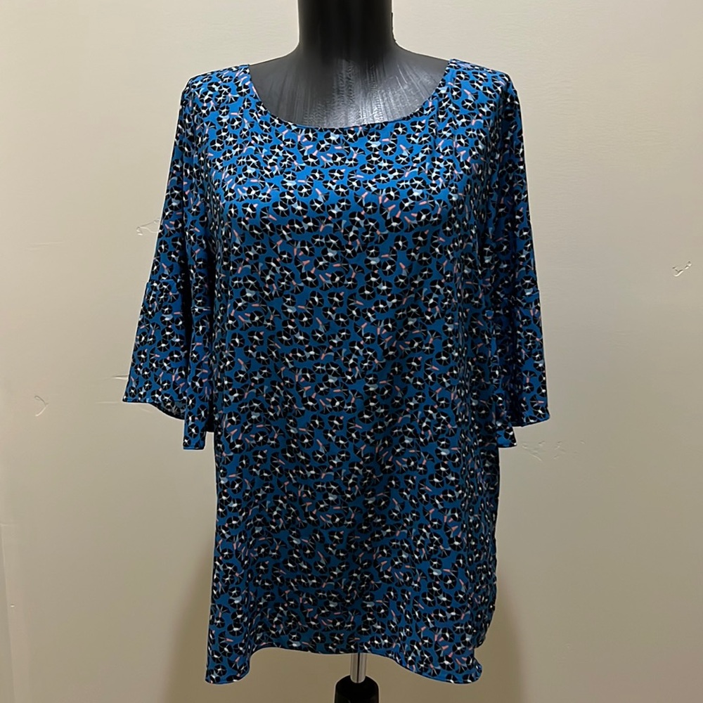 Ann Taylor blue floral blouse size medium